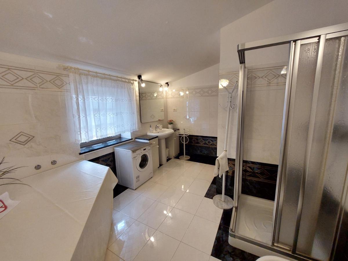 Apartment Luisa Пореч Екстер'єр фото